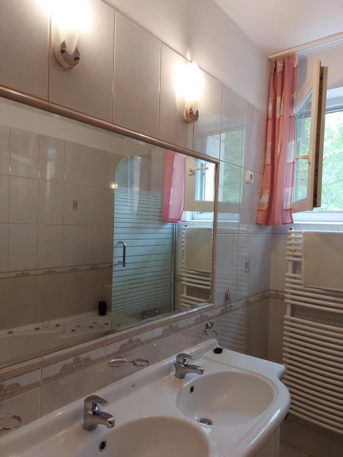 Lara Apartman Debrecen Luaran gambar