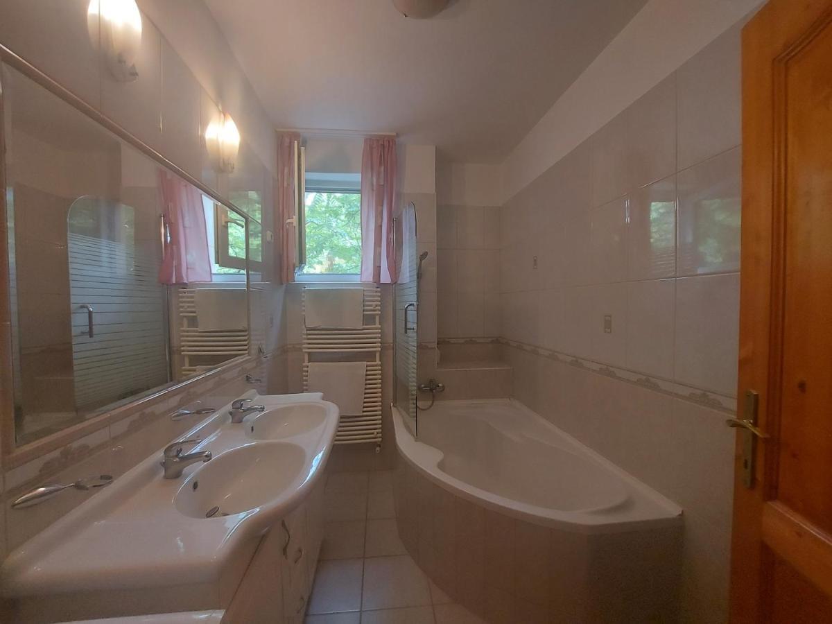 Lara Apartman Debrecen Luaran gambar