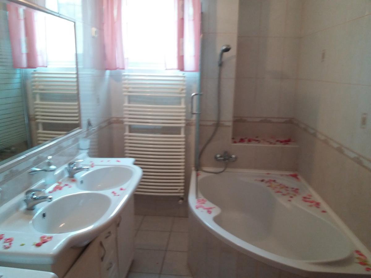 Lara Apartman Debrecen Luaran gambar